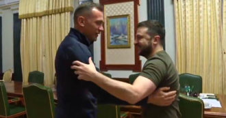 Copertina di Shevchenko incontra Zelensky a Kiev: il video dell’abbraccio. L’ex calciatore è stato nominato ambasciatore di United24