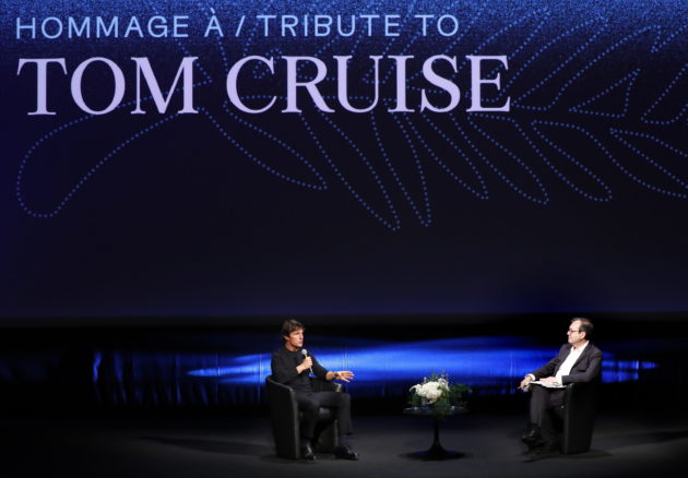 Cannes, è il giorno di Tom Cruise. Standing ovation per il divo in attesa di Top Gun: Maverick