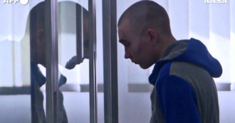 Copertina di Ucraina, il video del soldato russo che chiede perdono per i crimini di guerra: “Sono colpevole”
