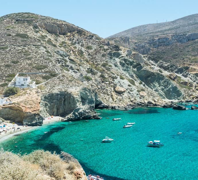 Non solo Naxos e Santorini: ecco le isole Cicladi come non le hai mai viste