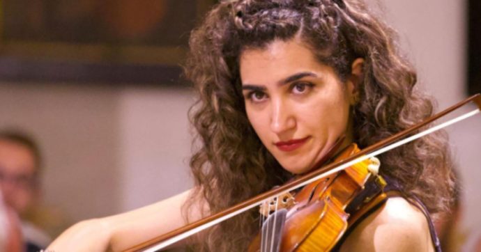“Meraviglioso! Sono stata informata della mia esclusione”: il commento secco della violista Lidia Kochariàn tagliata fuori dal premio Lipizer perché russa