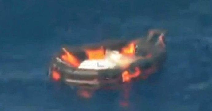 Copertina di Affonda rimorchiatore 5 morti in Adriatico
