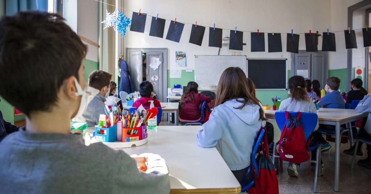 Studentesse “impiegate” come babysitter per i figli delle prof: polemica per il progetto di alternanza scuola lavoro a Vicenza