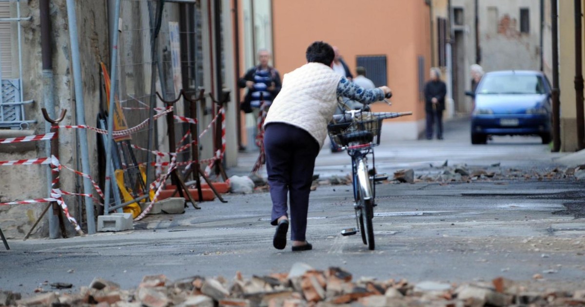 Terremoto Emilia, scesi in strada e la Ferrara medievale era crollata. E con lei uomini e donne