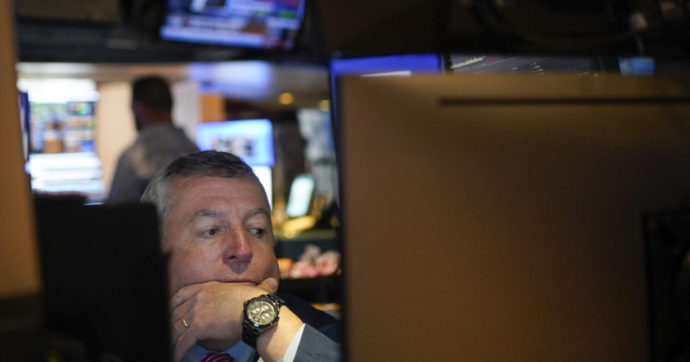 Mercati, ancora male Wall Street che entra ufficialmente in fase “orso”. A picco Tesla che da inizio anno perde il 46%