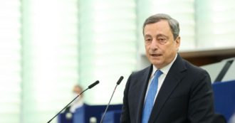Copertina di Draghi: “Smettano di sparare e comincino a parlare. Putin mi rispose per tre volte ‘non è il momento’, con Washington ho avuto più fortuna”