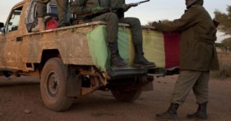 Copertina di Mali, tre italiani e un cittadino del Togo sequestrati da “uomini armati”. Borrell: “L’Ue sospende tutte le attività di addestramento”