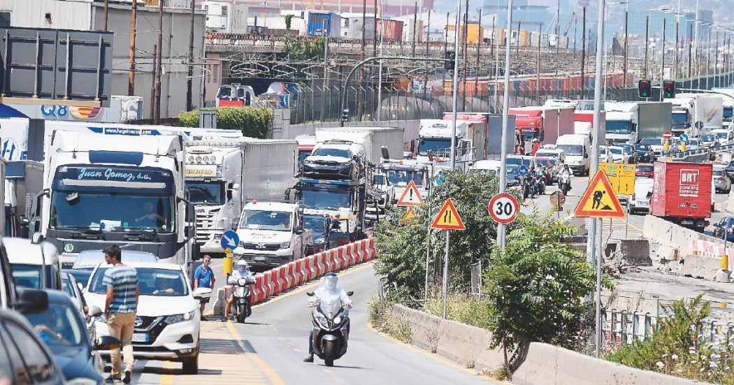 Novara, tragedia sfiorata: crolla una parte di cavalcavia. La rete stradale si sta sbriciolando