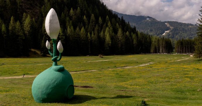 Copertina di La Biennale in quota (non rosa): alberi parlanti e trekking in val “Gherdëina”