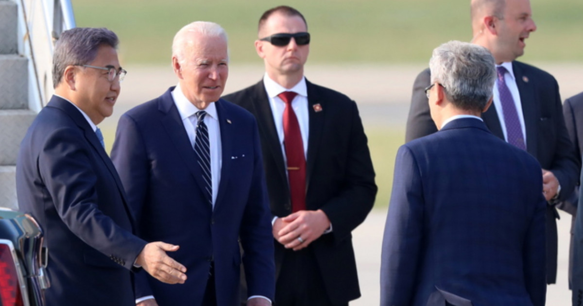 Joe Biden: “Abbiamo offerto vaccini Covid alla Corea del Nord ma non abbiamo avuto risposta”. Intanto Pyogyang consiglia “curatevi con té allo zenzero e acqua salata”