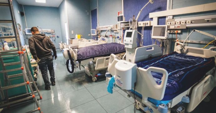 Roma, “falso medico” opera senza laurea per 15 anni: la denuncia dopo causato la paralisi alla mano di un paziente