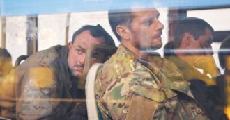 Copertina di Azov, la resa e i nazi-tatuaggi. Zelensky: scambio per riaverli