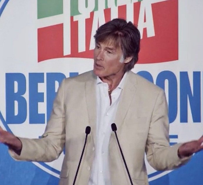 Alla convention di Forza Italia compare anche Ronn Moss, l’attore di “Ridge” in Beautiful: “Grazie al presidente Berlusconi per l’invito”