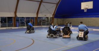 Copertina di Sport paralimpici, l’appello della nuova squadra di powerchair hockey: “Aiutateci ad acquistare un furgone per le carrozzine da gioco”