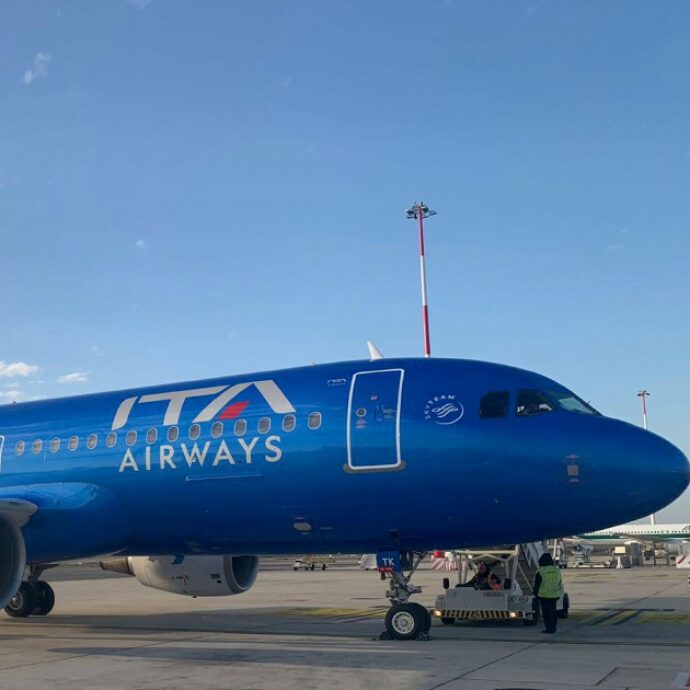 Muore passeggera del volo Ita Parigi-Roma. Il comandante commosso chiede rispetto: “Niente foto sui social”