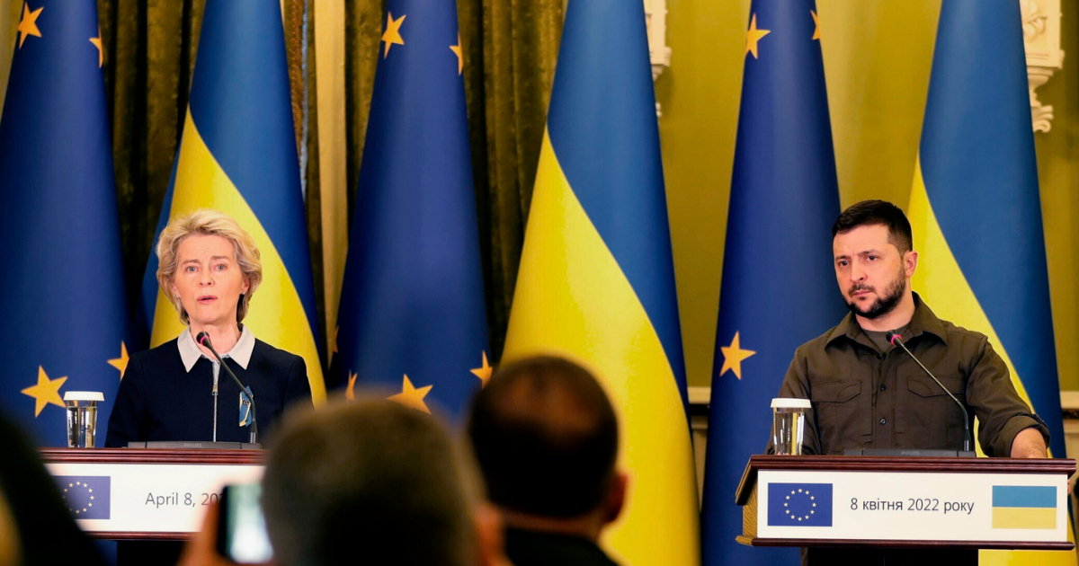 Dopo la Germania anche la Francia frena su una procedura accelerata per l’ingresso dell’Ucraina nell’Ue: “Ci vorranno 15 20 anni”