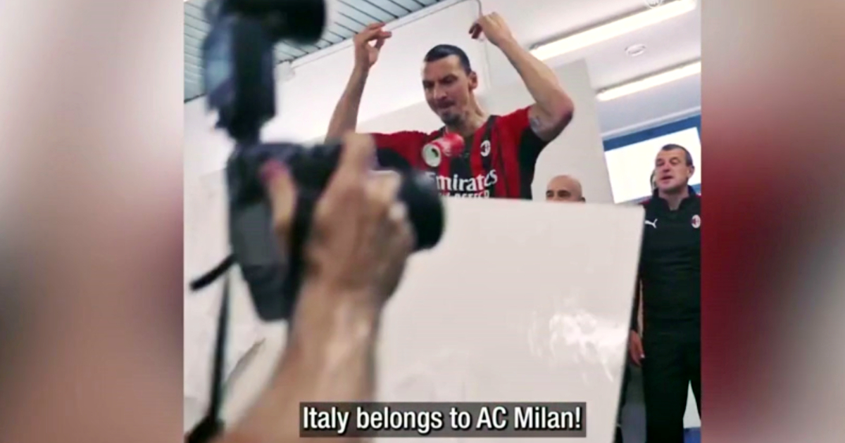 Ibrahimovic scatenato negli spogliatoi dopo lo scudetto: “Sono fiero di voi”. Poi ribalta un tavolo al grido “l’Italia è del Milan” – Video