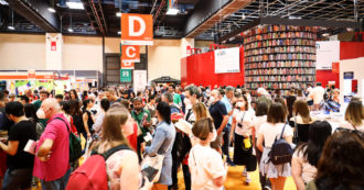 Il Salone del Libro di Torino è sempre bello, ma gli editori vedono nero: il mercato è in crisi e il costo della carta spaventa. La soluzione? “Più qualità, meno pubblicazioni”
