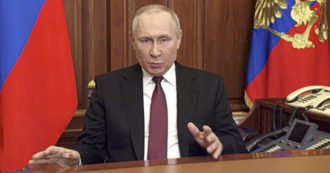 Copertina di Putin: “L’economia resiste piuttosto bene alle sanzioni. Nuovo sistema di pagamento del gas rafforza il rublo”