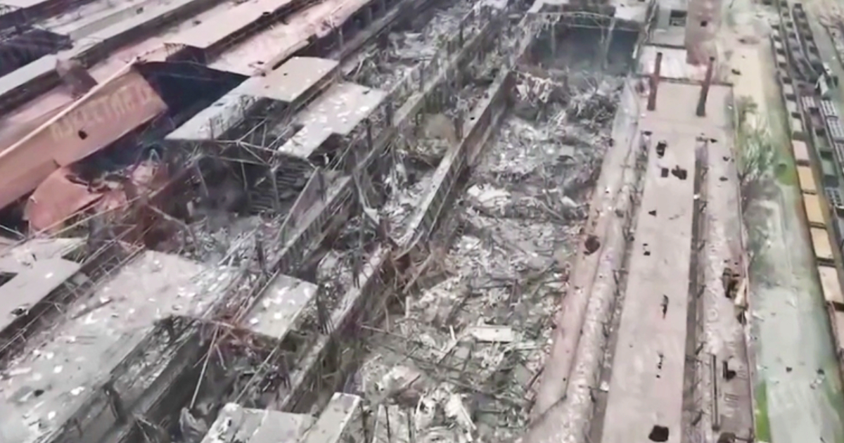 Guerra Russia Ucraina, in volo sopra le macerie dell’acciaieria Azovstal di Mariupol – Video