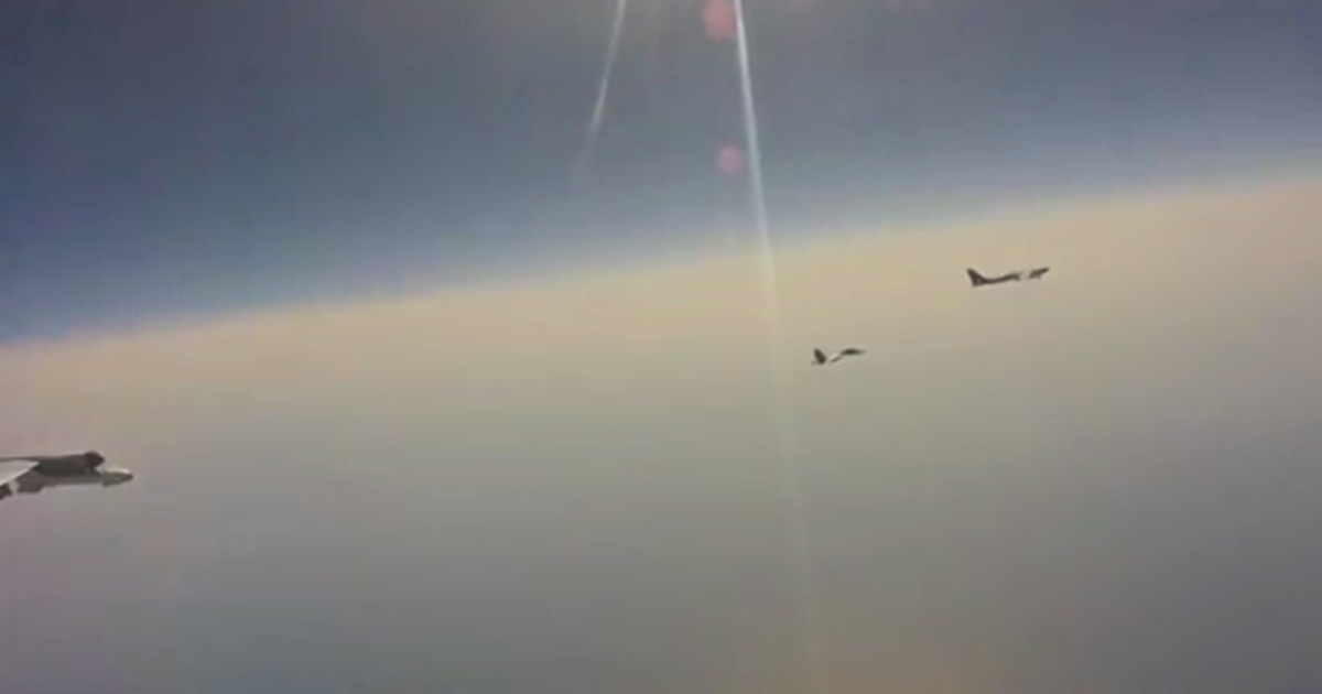 Bombardieri nucleari russi e cinesi in volo sopra il Mar del Giappone mentre Biden è a Tokyo: il video dell’esercitazione