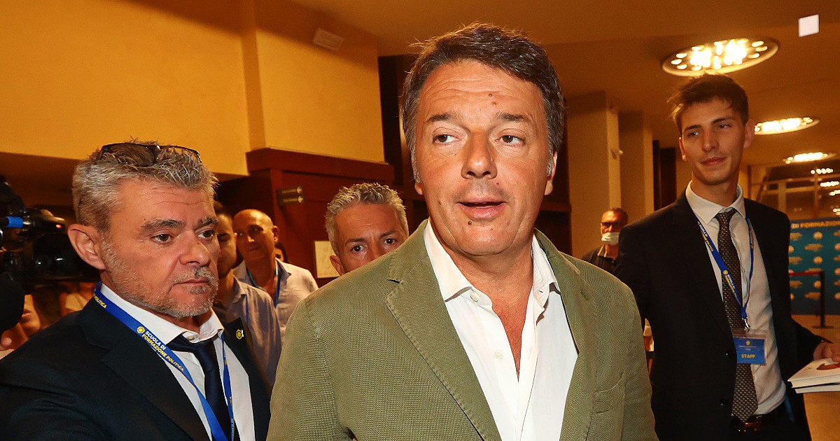 Renzi ci riprova: “Raccolta firme per abolire il reddito di cittadinanza”. Ma per legge non può fare richiesta di referendum prima del 2024