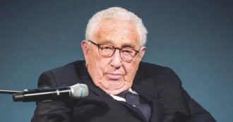 Copertina di Scherzo telefonico a Kissinger. Che crede di parlare con Zelensky e dice: “Gli Usa avevano promesso che la Nato non si sarebbe allargata”