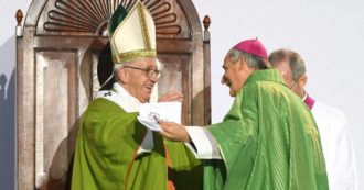 Copertina di Cei, l’arcivescovo di Bologna Zuppi è il nuovo presidente. La scelta del Papa dopo il pieno di voti all’assemblea della Conferenza episcopale