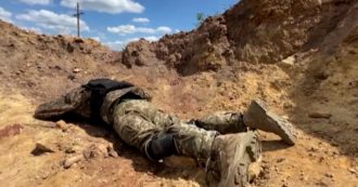 Guerra in Ucraina, la fuga del soldato per ripararsi dai bombardamenti russi: così riesce a salvarsi