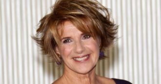 Copertina di Lella Costa, l’ironia e i “giocatori di Risiko” sull’Ucraina