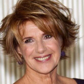 Copertina di Lella Costa, l’ironia e i “giocatori di Risiko” sull’Ucraina