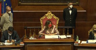 Copertina di La senatrice Laura Granato si rifiuta di indossare la mascherina: espulsa dall’Aula. Casellati: “Rispetti le regole”