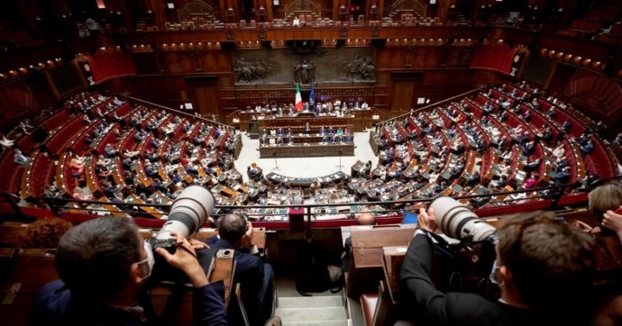 Copertina di Il Parlamento è “muto” e chiude dieci giorni