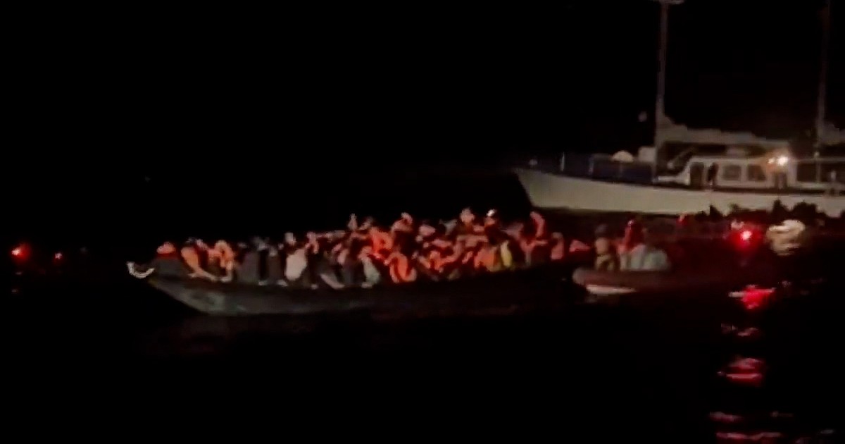 Migranti, barca con cento persone si rovescia nel Mediterraneo. Open Arms: “Ignorati da Tunisia, Malta e ...