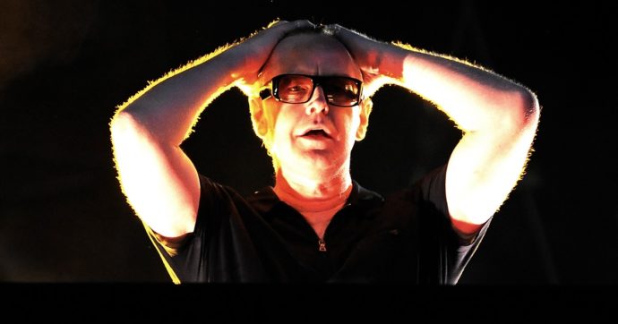 Andrew Fletcher, morto il tastierista e fondatore dei Depeche Mode: aveva 61 anni