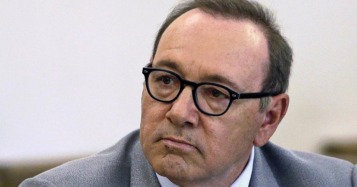 Kevin Spacey, nuove accuse di violenza sessuale. L’attore è formalmente incriminato a Londra