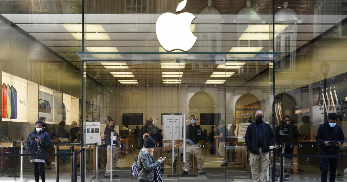 I sindacati fanno paura, Apple alza a 22 dollari lo stipendio dei suoi venditori. “Non vogliamo organizzazioni nel mezzo”