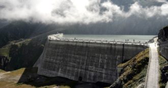 Copertina di Energia, qual è il potenziale dell’idroelettrico? “Impianti datati, ma la potenza installata non ha margini”. L’idea: mix con altre rinnovabili
