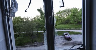 Copertina di Ucraina, l’intercettazione del soldato russo: “Lanciamo le granate negli scantinati con i civili. C’è un distaccamento chiamato squadra suicida”