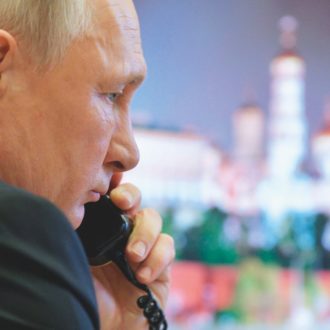 Copertina di Draghi chiama Putin, resta il ricatto su gas e petrolio