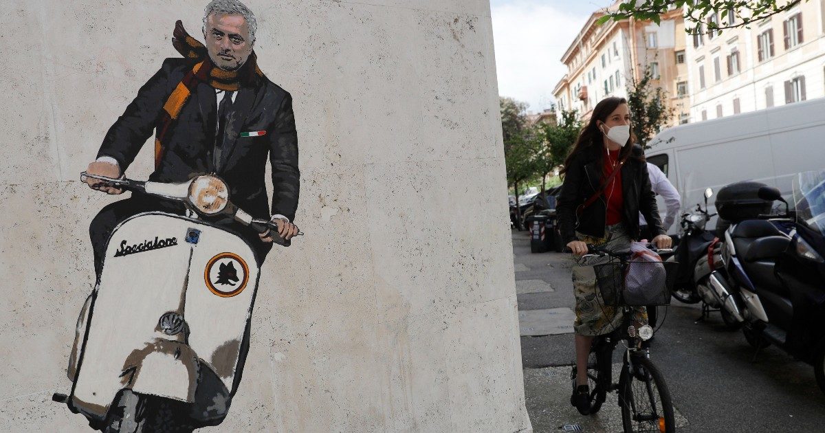 Penalizzante, opprimente, praticamente unico: fenomenologia del famigerato “Ambiente romano” (e di come Mourinho lo ha trasformato in un’arma)