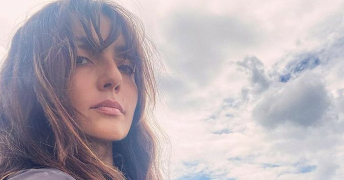 Stromboli, Ambra Angiolini parla dell’incendio: “Non ero sul set in quel momento. Sono qui a dare una mano…”