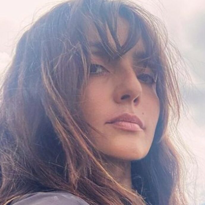 Stromboli, Ambra Angiolini parla dell’incendio: “Non ero sul set in quel momento. Sono qui a dare una mano…”