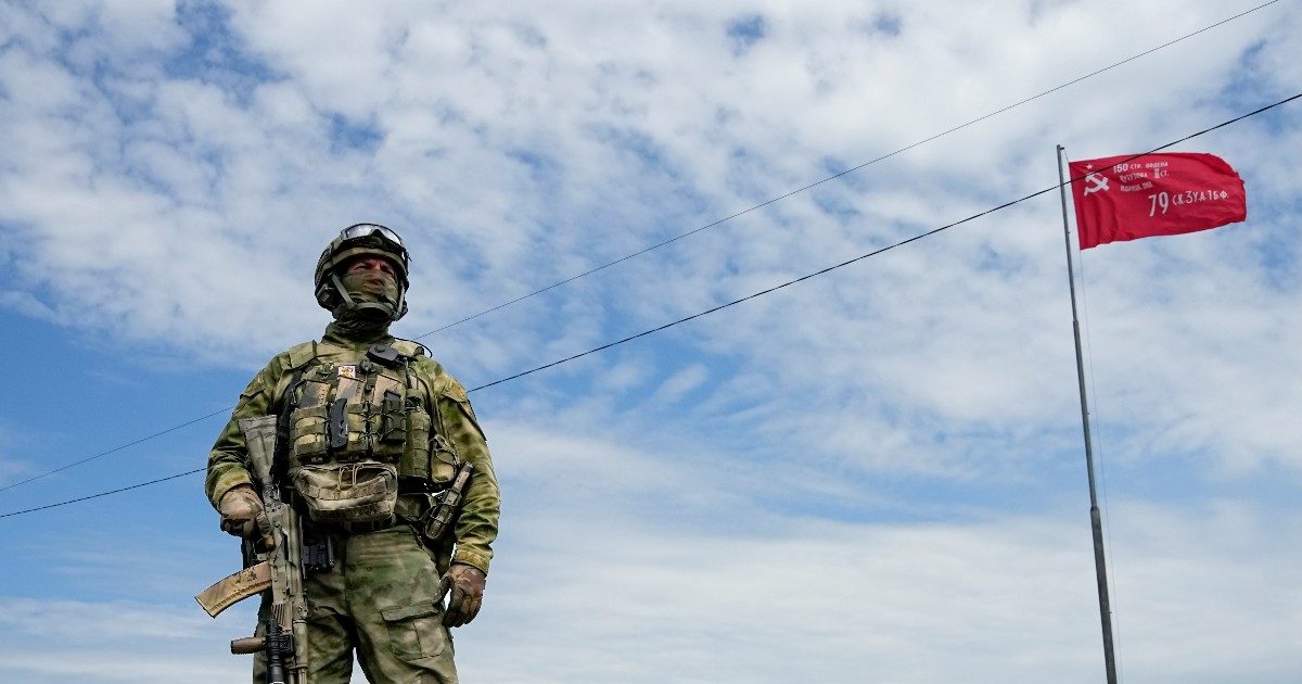 A Kherson sostituzione della polizia locale, a Mariupol passaporti agli abitanti e studenti a scuola di russo: Mosca organizza il post-guerra nelle zone conquistate