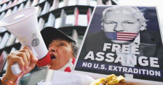 Copertina di Milano, il Partito democratico nega la cittadinanza onoraria a Julian Assange