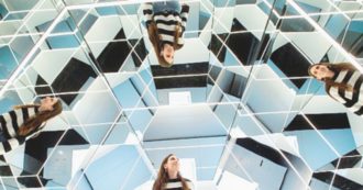 Copertina di Traverso: l’io tiranno uccide il noi e anche i selfie diventano storia