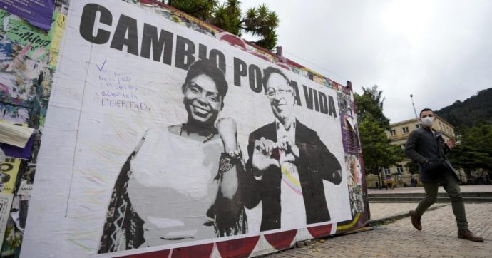 Colombia al voto, la promessa di cambiamento si chiama Petro. Campagna elettorale di fuoco tra minacce di morte e tentativi di attentato