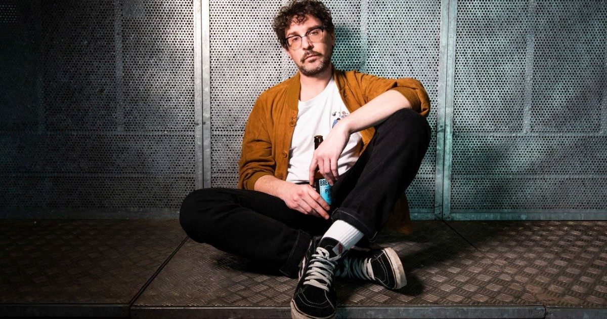 Willie Peyote a FqMagazine: “La pornostalgia? Quando il futuro non ti dà certezze, l’unica è guardarsi le spalle”