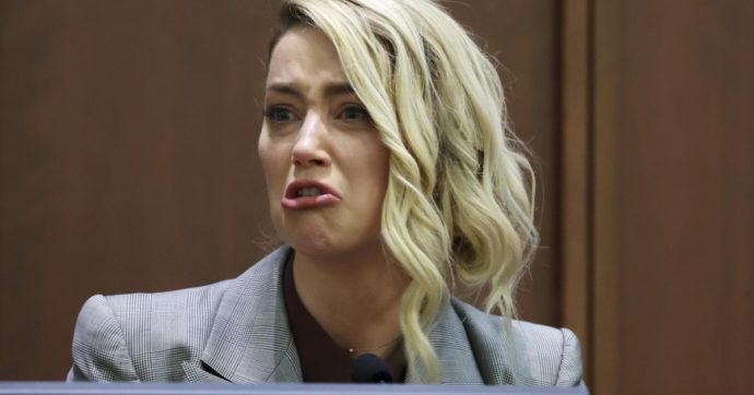 “Amber Heard è fuggita a Maiorca con la figlia. Gira sotto falso nome”