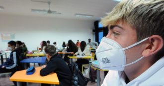 Copertina di La mascherina agli esami diventa un caso: sottosegretari chiedono ai ministri di eliminare l’obbligo
